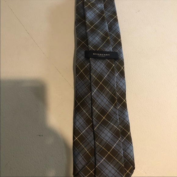 Authentic Burberry ties signature - Picture 6 of 8